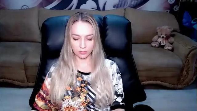 Image 2 of lovellymalina Stream on Chaturbate on 13 days ago