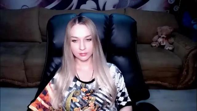 Image 11 of lovellymalina Stream on Chaturbate on 6 days ago