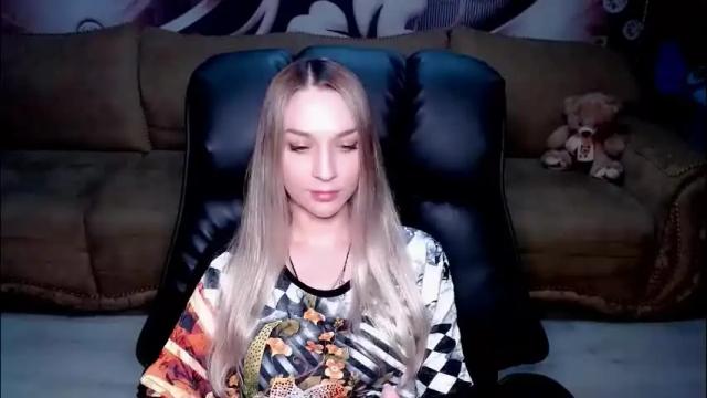 Image 12 of lovellymalina Stream on Chaturbate on 6 days ago