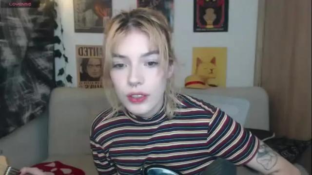 Image 8 of lovely_cass Stream on Chaturbate on 17 days ago