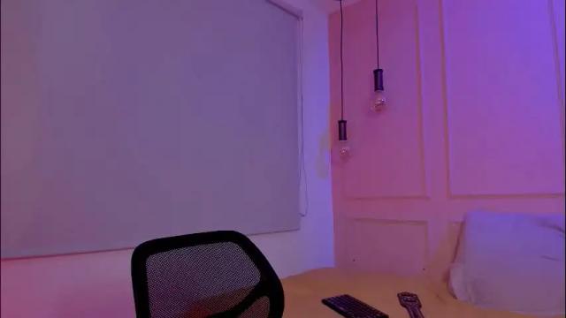 Image 3 of lovely_emma18 Stream on Chaturbate on 1 month ago