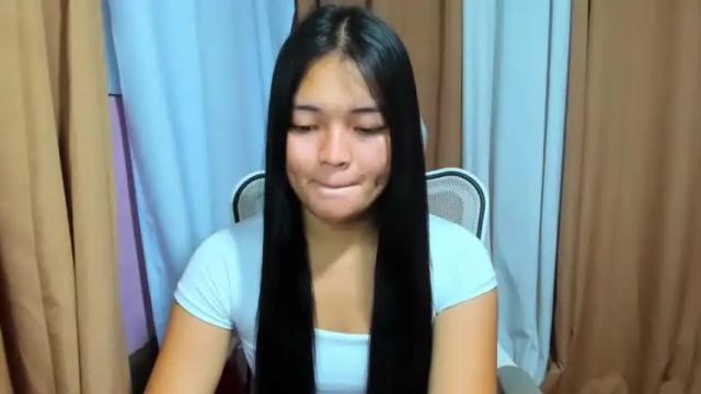 Image 3 of lovely_laura09 Stream on Chaturbate on 12 months ago