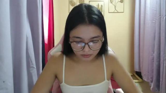 Image 2 of lovely_laura09 Stream on Chaturbate on 1 month ago