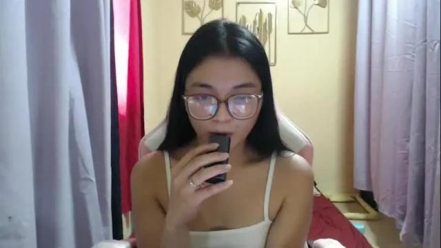 Image 3 of lovely_laura09 Stream on Chaturbate on 1 month ago