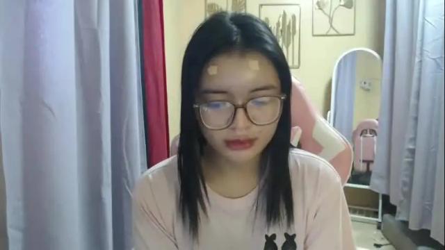 Image 3 of lovely_laura09 Stream on Chaturbate on 27 days ago