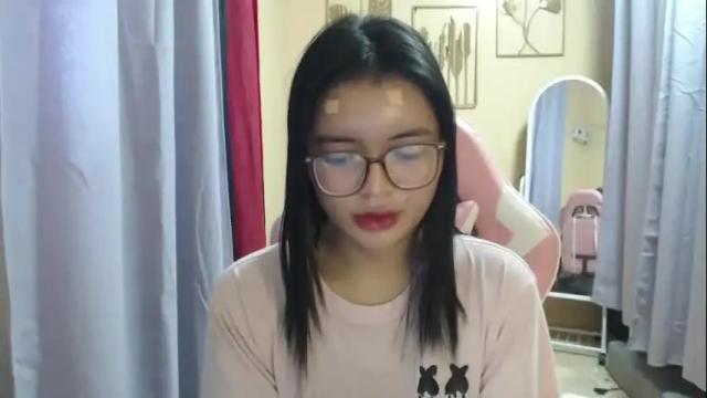 Image 4 of lovely_laura09 Stream on Chaturbate on 27 days ago