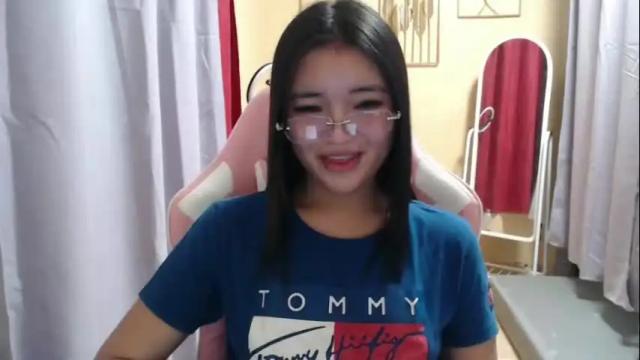 Image 8 of lovely_laura09 Stream on Chaturbate on 16 days ago