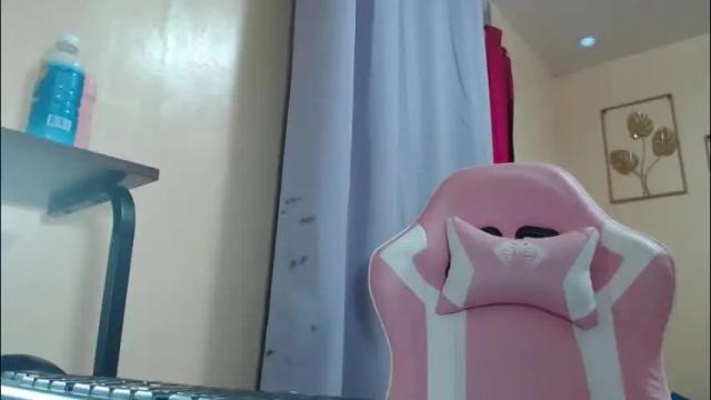 Image 4 of lovely_laura09 Stream on Chaturbate on 2 months ago