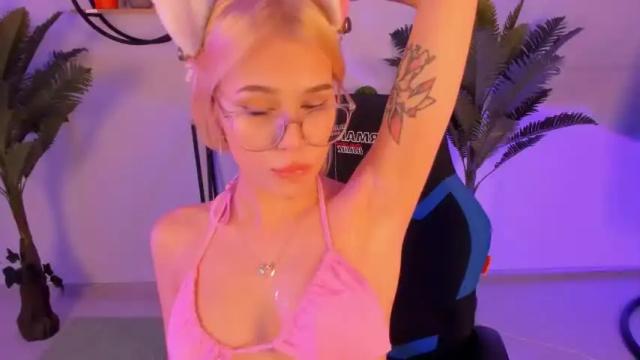 Image 3 of lovely_milla Stream on Chaturbate on 17 months ago