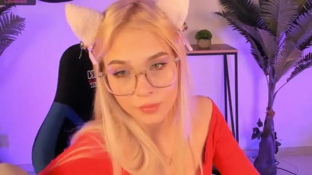 Image 2 of lovely_milla Stream on Chaturbate on 17 months ago