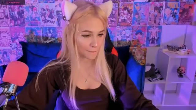 Image 4 of lovely_milla Stream on Chaturbate on 16 months ago