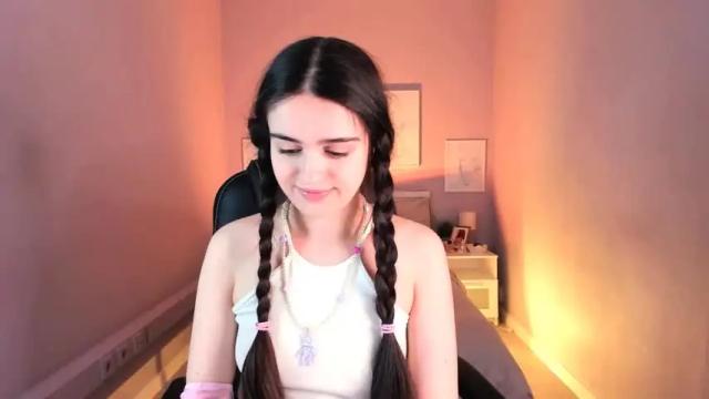 Image 12 of lovely_valeri Stream on Chaturbate on 25 months ago