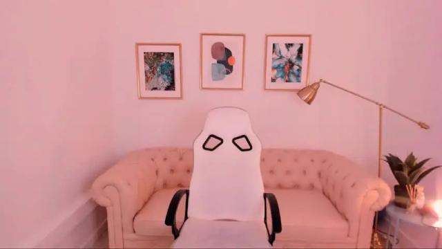 Image 10 of lovely_valeri Stream on Chaturbate on 25 months ago