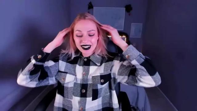 Image 10 of lovely_valeri Stream on Chaturbate on 22 months ago