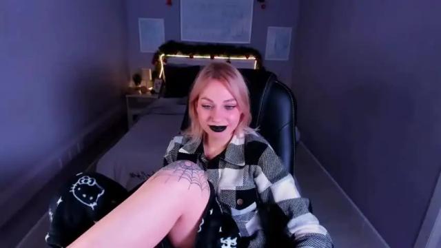 Image 4 of lovely_valeri Stream on Chaturbate on 22 months ago