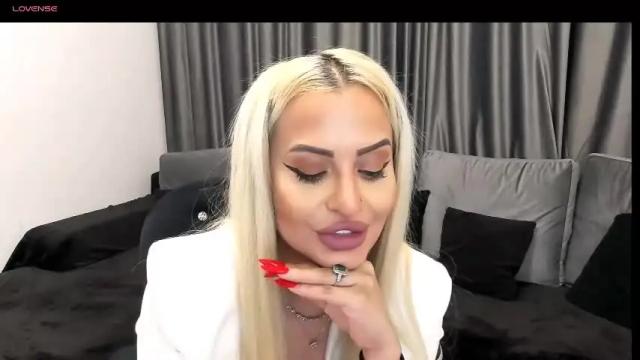 Image 4 of lovelyblondyxxx Stream on Chaturbate on 2 months ago