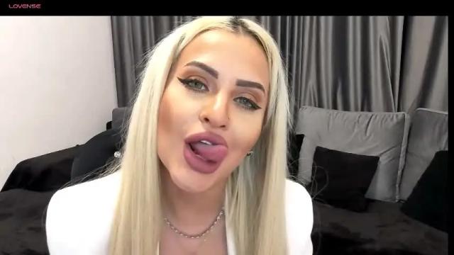 Image 8 of lovelyblondyxxx Stream on Chaturbate on 2 months ago
