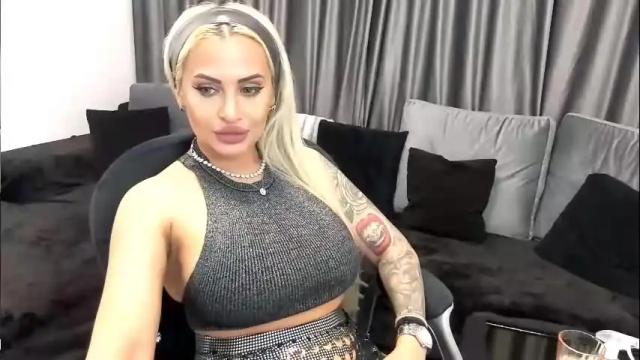 Image 4 of lovelyblondyxxx Stream on Chaturbate on 2 months ago