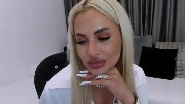 Image 2 of lovelyblondyxxx Stream on Chaturbate on 1 month ago