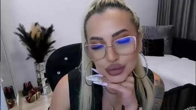 Image 4 of lovelyblondyxxx Stream on Chaturbate on 3 days ago