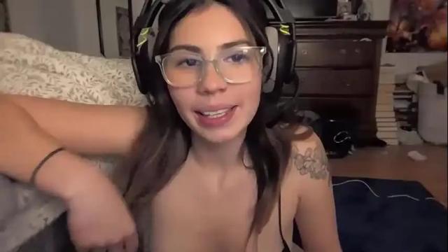 Thumbnail 3, lovelyylamb's Stream at Chaturbate, 13 months ago