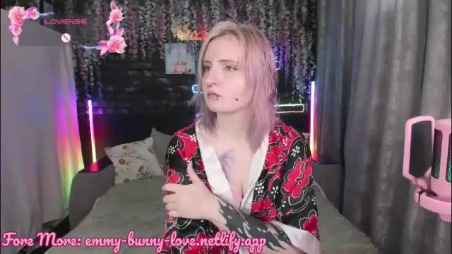 Image 2 of lover_emmy Stream on Chaturbate on 2 months ago