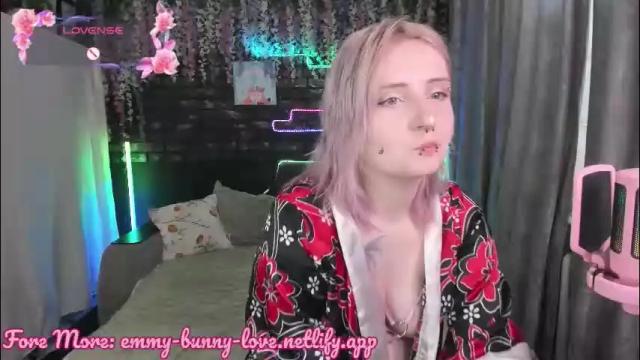 Image 3 of lover_emmy Stream on Chaturbate on 2 months ago
