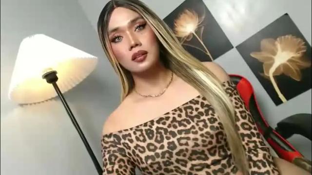 Image 4 of lovers_moon22 Stream on Chaturbate on 2 months ago