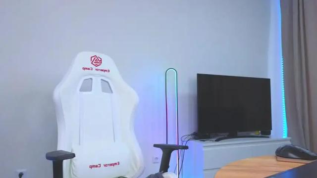 Image 12 of lovlybambi Stream on Chaturbate on 13 months ago