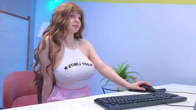 Image 6 of lovlybambi Stream on Chaturbate on 12 months ago