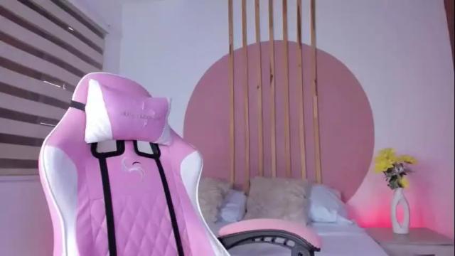 Image 4 of luana_adans Stream on Chaturbate on 5 months ago