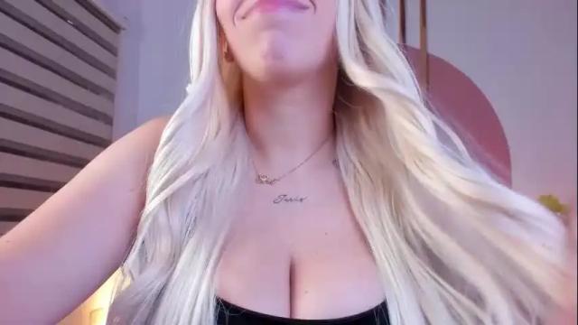 Image 2 of luana_adans Stream on Chaturbate on 4 months ago