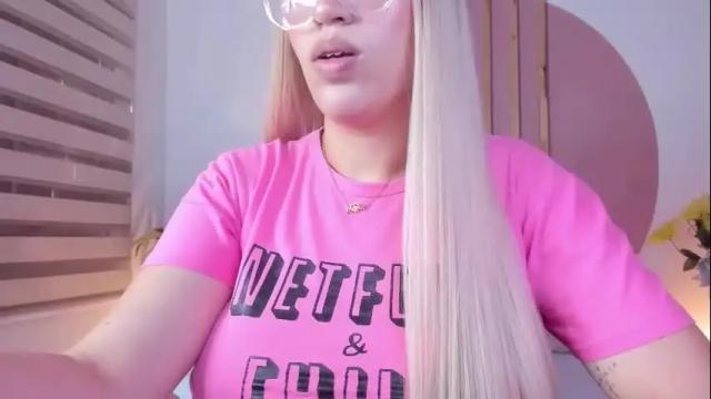 Image 4 of luana_adans Stream on Chaturbate on 4 months ago