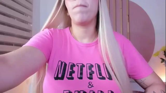 Image 8 of luana_adans Stream on Chaturbate on 4 months ago