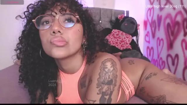 Image 7 of luana_grey Stream on Chaturbate on 13 months ago