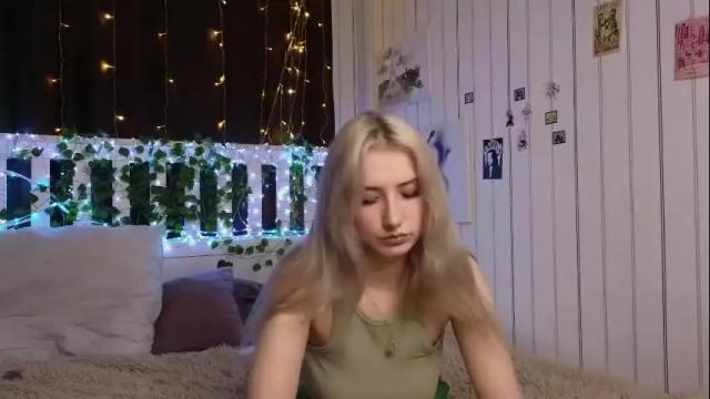 Image 11 of lucettaeade Stream on Chaturbate on 1 month ago