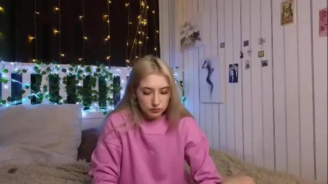 Image 2 of lucettaeade Stream on Chaturbate on 1 month ago