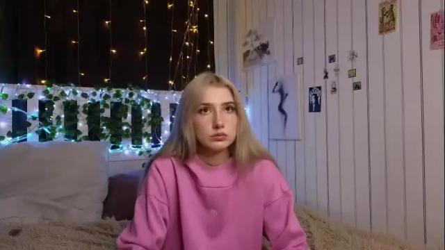 Image 4 of lucettaeade Stream on Chaturbate on 1 month ago