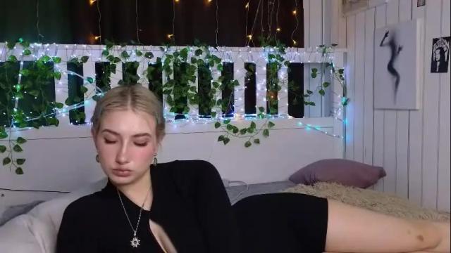Image 2 of lucettaeade Stream on Chaturbate on 1 month ago