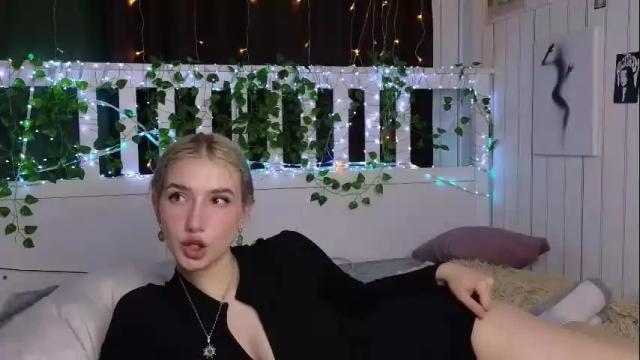 Image 4 of lucettaeade Stream on Chaturbate on 1 month ago