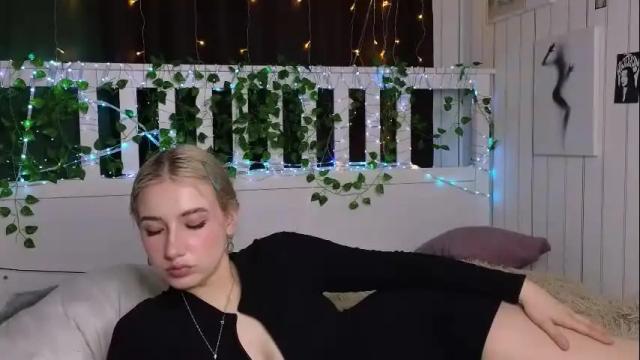 Image 6 of lucettaeade Stream on Chaturbate on 1 month ago