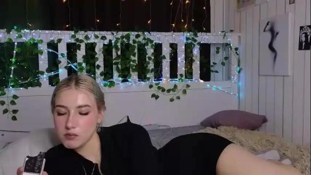 Image 8 of lucettaeade Stream on Chaturbate on 1 month ago