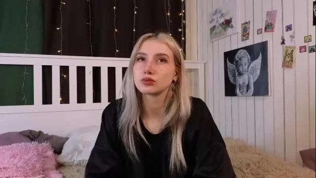 Image 2 of lucettaeade Stream on Chaturbate on 1 month ago