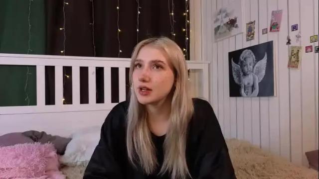 Image 4 of lucettaeade Stream on Chaturbate on 1 month ago