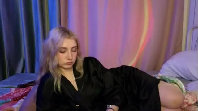 Image 4 of lucettaeade Stream on Chaturbate on 1 month ago