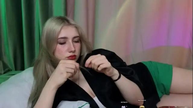 Image 2 of lucettaeade Stream on Chaturbate on 1 month ago