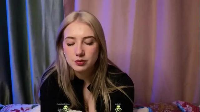 Image 4 of lucettaeade Stream on Chaturbate on 1 month ago