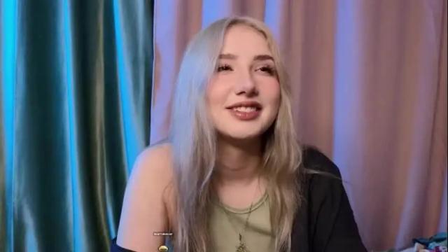 Image 2 of lucettaeade Stream on Chaturbate on 1 month ago