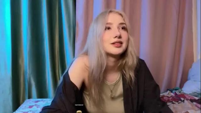 Image 4 of lucettaeade Stream on Chaturbate on 1 month ago