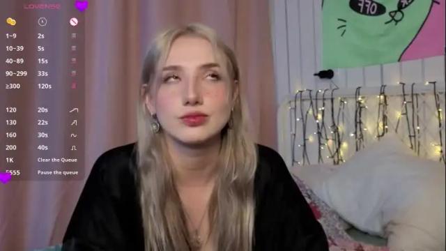 Image 4 of lucettaeade Stream on Chaturbate on 8 months ago